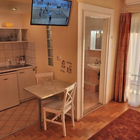 Heviz Erika Apartman Bagian luar foto