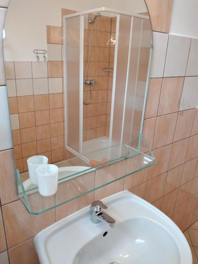 Heviz Erika Apartman Bagian luar foto
