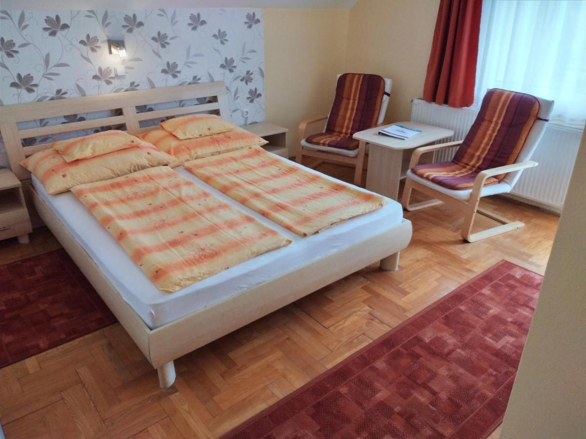 Heviz Erika Apartman Bagian luar foto