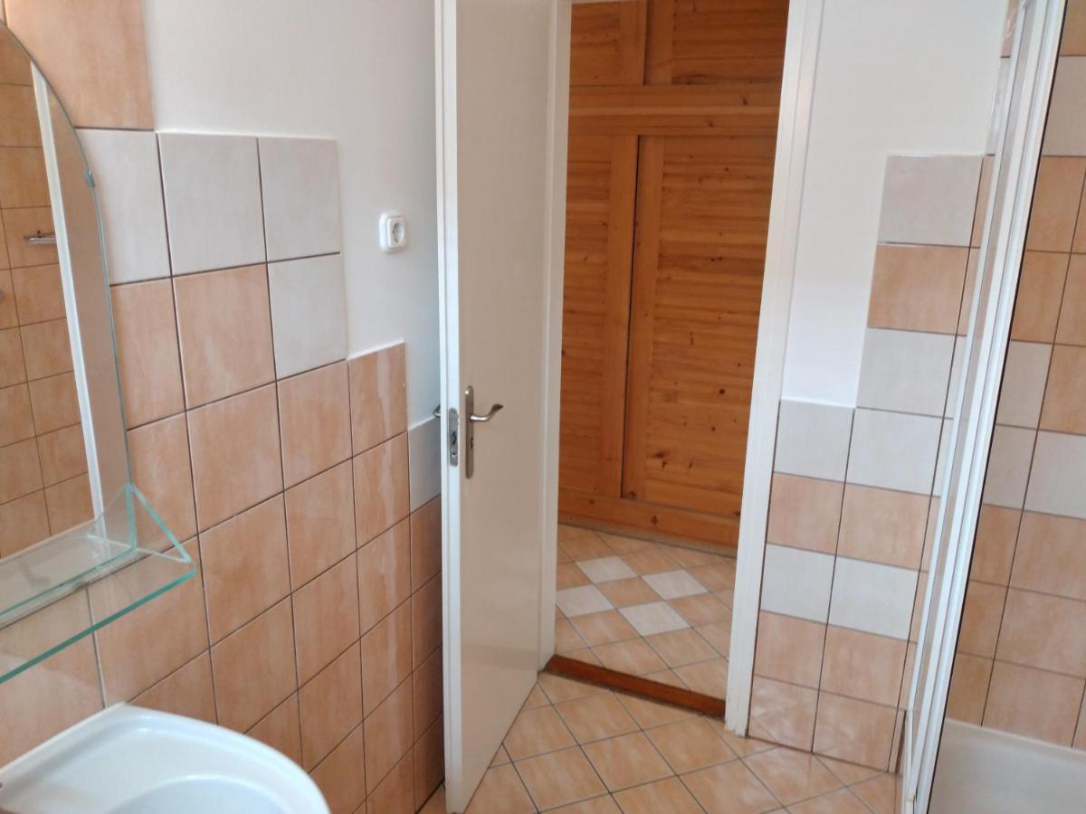 Heviz Erika Apartman Bagian luar foto
