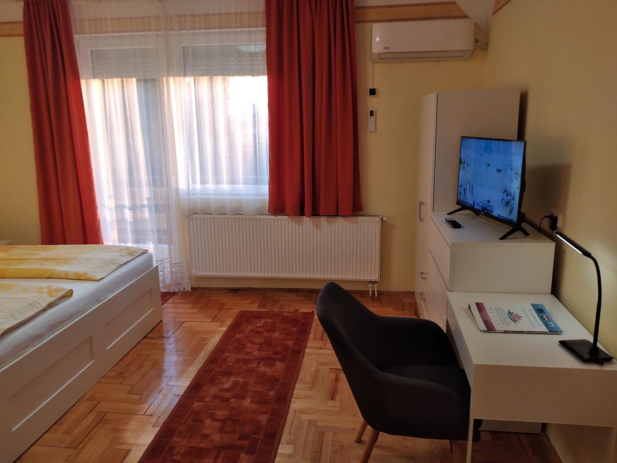 Heviz Erika Apartman Bagian luar foto