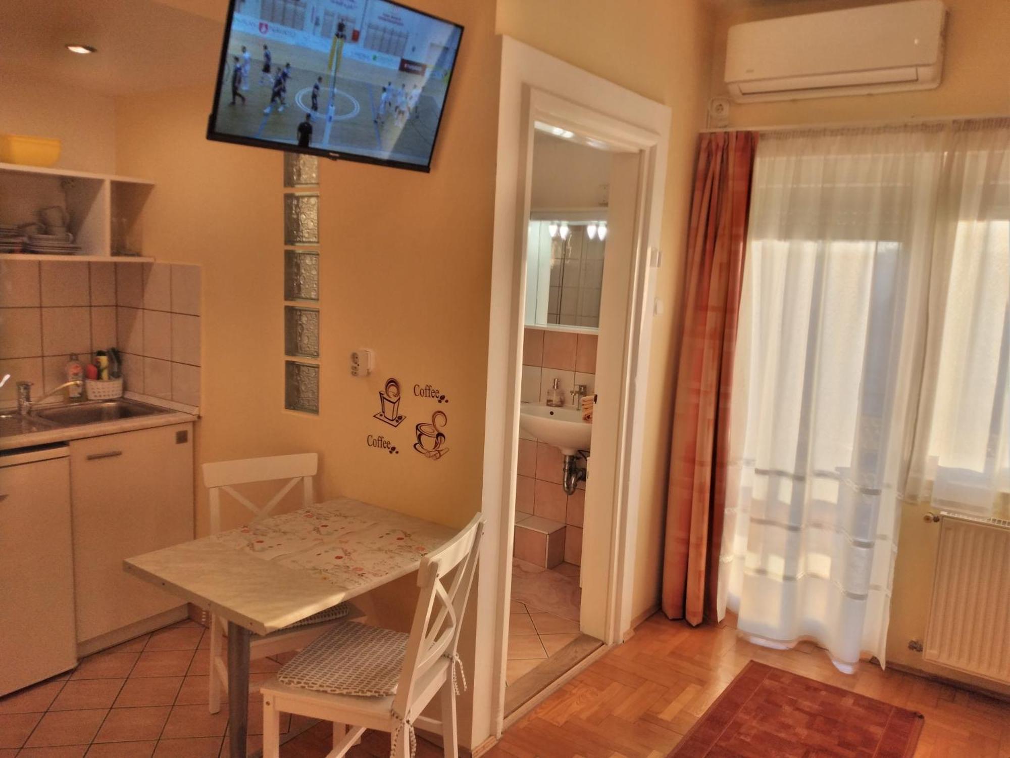 Heviz Erika Apartman Bagian luar foto