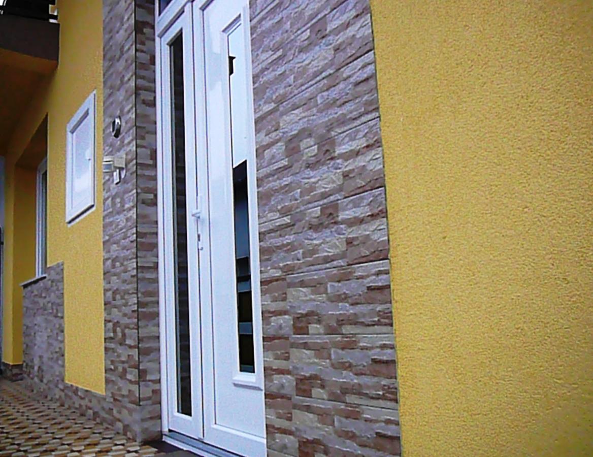 Heviz Erika Apartman Bagian luar foto