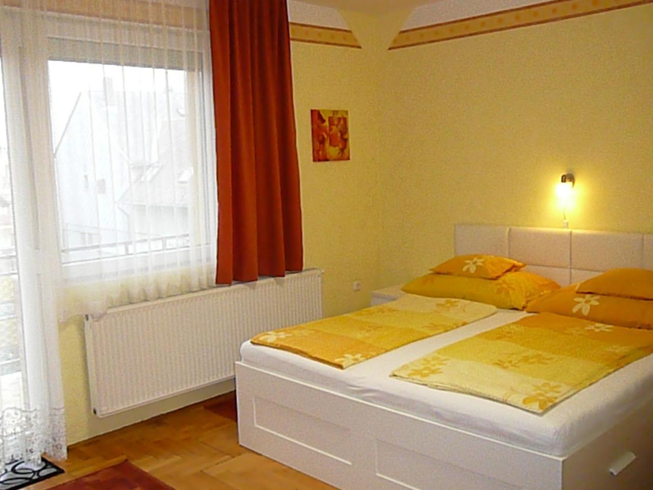 Heviz Erika Apartman Bagian luar foto